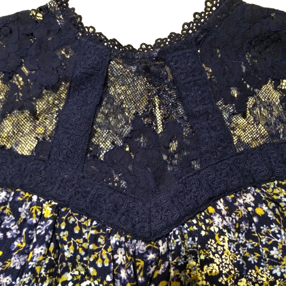 Sz med, Wallflower shirt